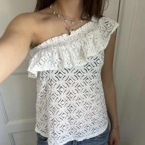 Off shoulder topp! - Så snygg vit off shhoulder topp!!