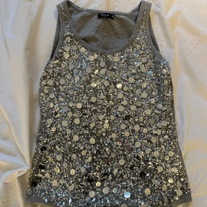 Glittrigt linne  - Glittrigt linne perfekt till fest ! Passar S-M