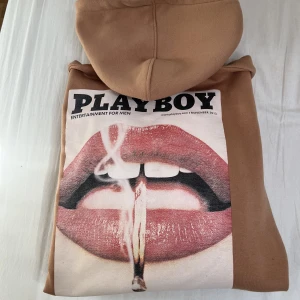 Beige Playboy hoodie  - Beige Playboy hoodie från missguided  Storlek 36