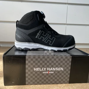 Helly Hansen arbetssko - Helt oanvänd Helly Hansen arbetssko storlek 43. Kommer med skolådan. Nypris 2000kr. 