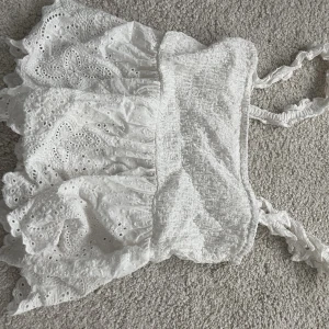 Topp - Volangtopp från mango! I storlek Xs men passar även s och m.