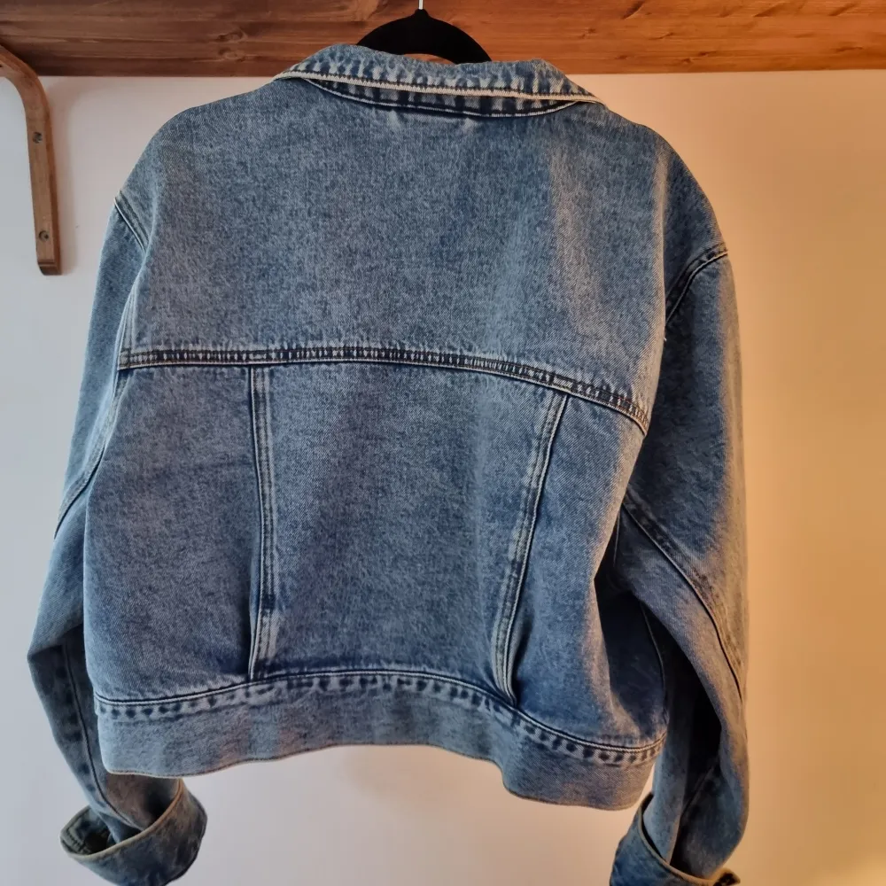 Snygg oversize jeansjacka. Använd 1 gång.. Jackor.