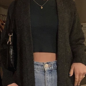 Kofta  - Lång kofta, perfekt till svala sommar kvällar!  Frakt tillkommer, skriv vid intresse ☺️