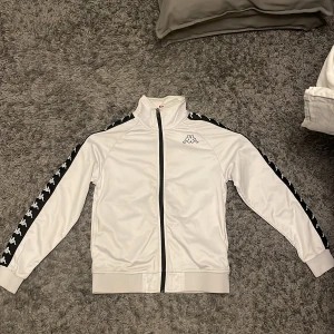 Kappa zip hoodie, vit svart - X-small men funkar till small och nästan medium