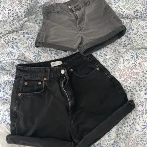 De svarta shortsen är från Zara och de gråa från H&M 🪩  Gråa - storlek 36 Svarta- storlek 36  50 kr st