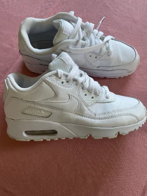 Nike air max - Vita Nike air max, använda en gång. Stl 38