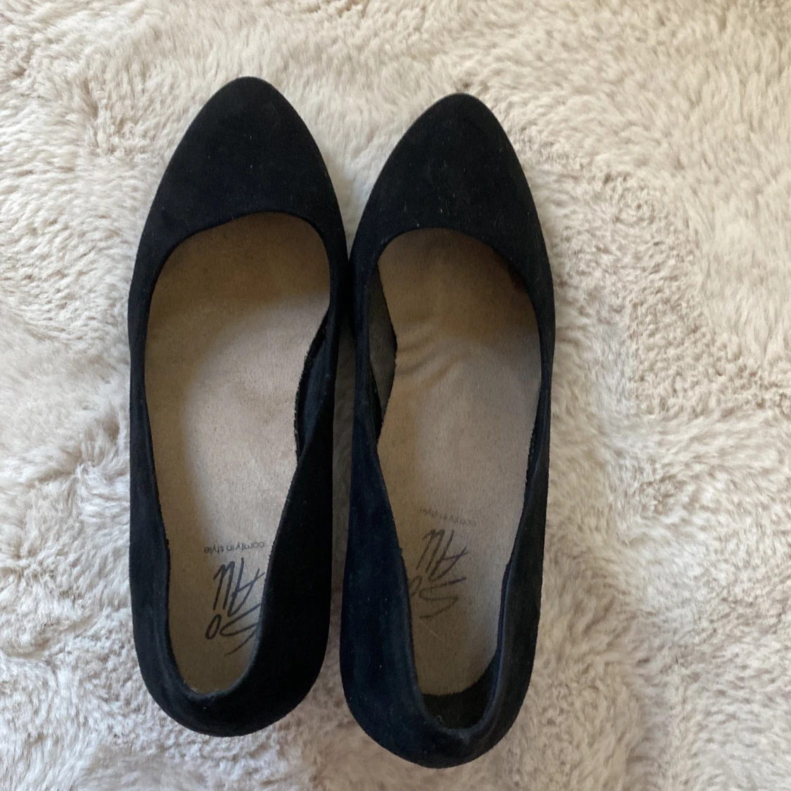 Ett par svarta klackar - 90