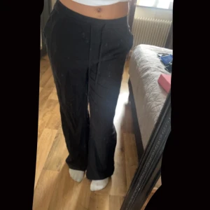 Linne byxor  - Hej jag säljer dessa jätte fina linne byxor som inte kommer till användning har använt 1 gång i storlek s