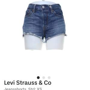 Levis shorts som jag köpte på sellpy men de passade inte annars så fina och så bra skick😇😍Nypris ca 700kr. Pris kan diskuteras.