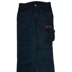 Dickies Workpant - Virginia Media Black colour. Size 30. Waist: 41cm Outseam: 107cm Inseam: 80cm Leg opening: 22cm