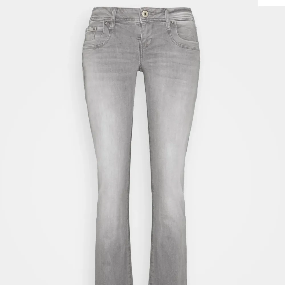 Säljer mina Ltb valerie jeans i storlek 27x30. . Jeans & Byxor.