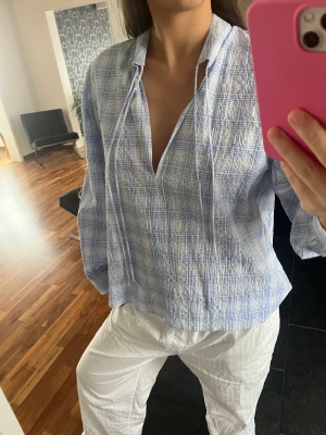 Blus - Blå blus från zara i storlek M🥰