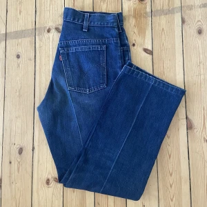 Levis 32/32 - Perfekta Levis-jeans med pressveck.