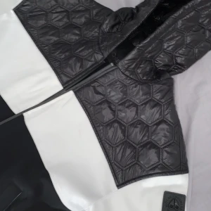 Moose jacka - Har inte ens haft ett år. Är riktigt fräsch. Är för stor så säljer den. Ny pris 4000. Pris kan diskuteras