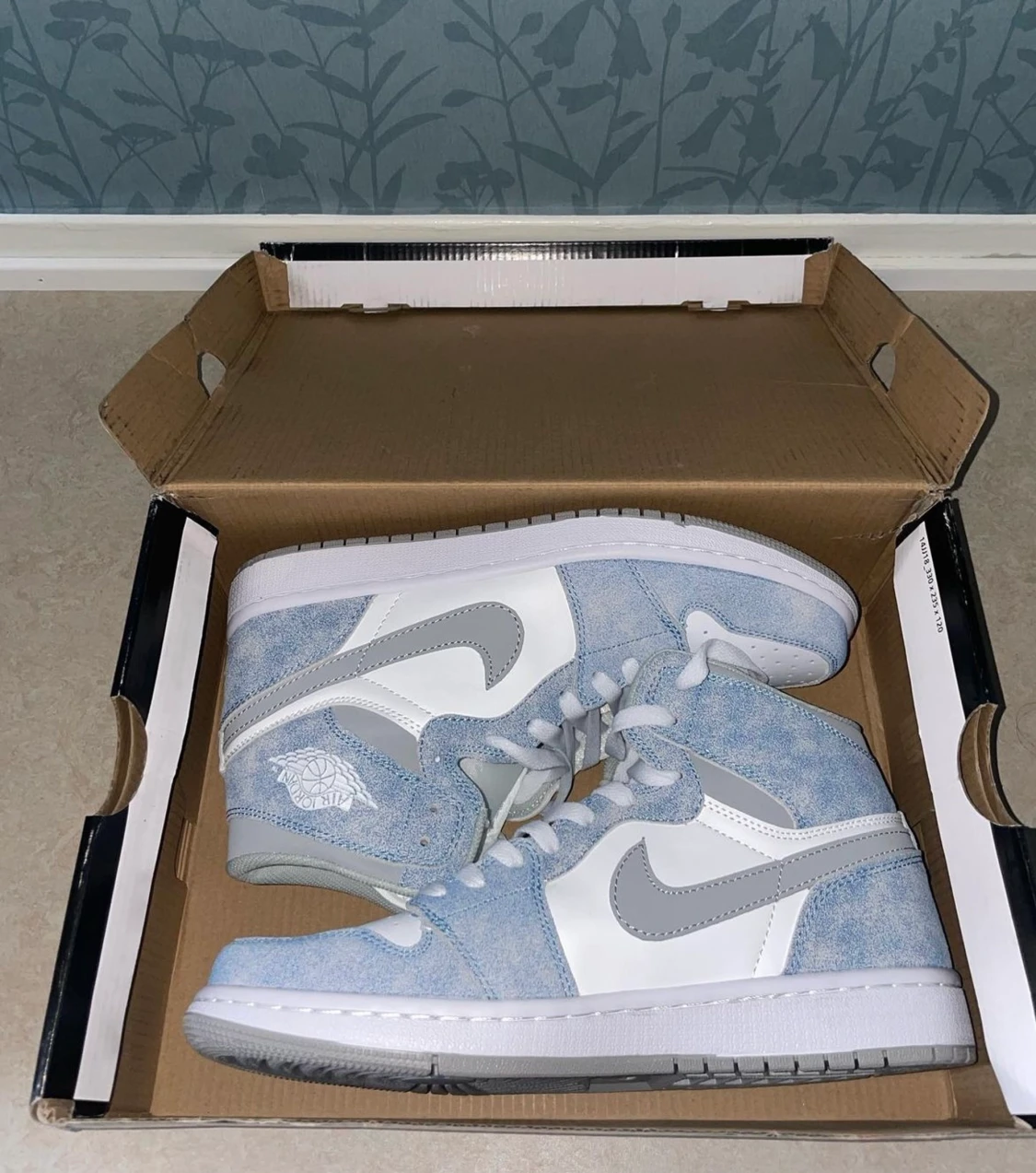 Air Jordan Retro High OG Hyper  - 90