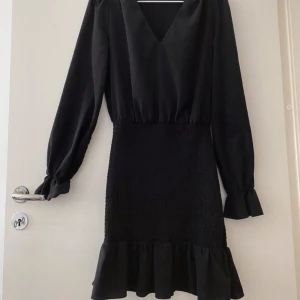 Super fin klänning - Superfin klänning från bikbok! Perfekt till sommaren om man vill klä upp sig lite till någon middag eller liknande😍 Bara att höra av sig vid frågor eller fler bilder!😍