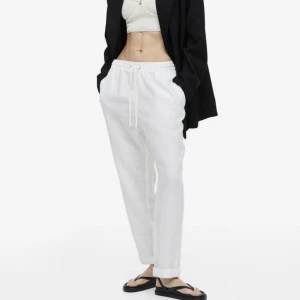 Linnebyxor  - Superfina linnebyxor, passar mig som har s💗de är även hellånga på mig som är va 172☺️