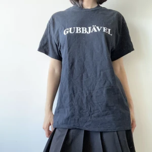Oversized t-shirt ”Gubbjävel” - ”Gubbjävel”