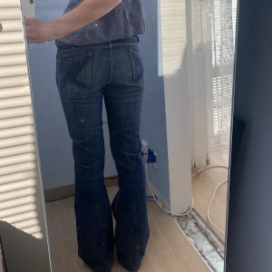 Lpgmidjade jeans - Snygga låga jeans, passar mig som e 165, skriv privat för mått🥰