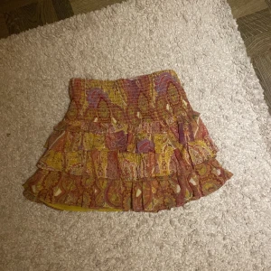 Zara kjol - Trendig zara kjol som är knappt använd.