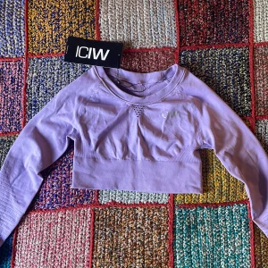Crop top träningsresa ICIW - Helt ny, oanvänd träningströja