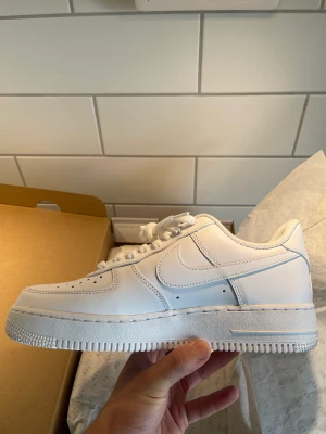 Nike Air Force 1 Low'07 - -Condition Ds -Size Us 10,5 -Bin 1250 -Äkthetsbevis finns