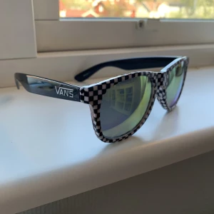 Vans solglasögon  - Vans solglasögon som är köpta på Junkyard för några år sedan, använda typ en gång ingen skada skedd 