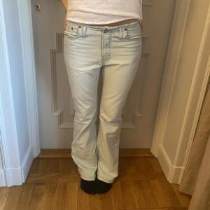 Ett par jätte snygga jeans köpta på humana