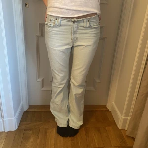 Ljusa jeans - Ett par jätte snygga jeans köpta på humana