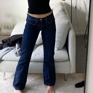 Tommy hilfiger lågmidjade jeans, köpta second hand i Spanien🤍 storlek 36 