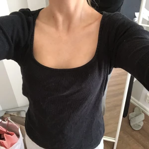 Långärmad tröja  - Ribbad tröja i bra skick stl M