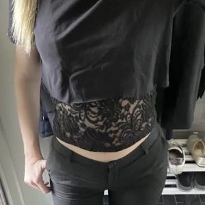 Spetströja  - Lägger ut igen pga oseriös köpare! Köpt här på Plick men den är endast använde en gång då den är lite för stor! Har sytt in den i midjan!