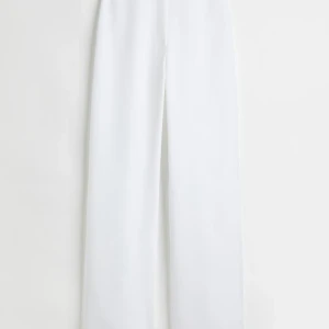 Vit kostymbyxa  - Vita kostymbyxor, aldrig använda strl 42