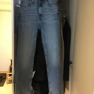 Jeans Trf Stove Pipe med hög midja från Zara strl 34