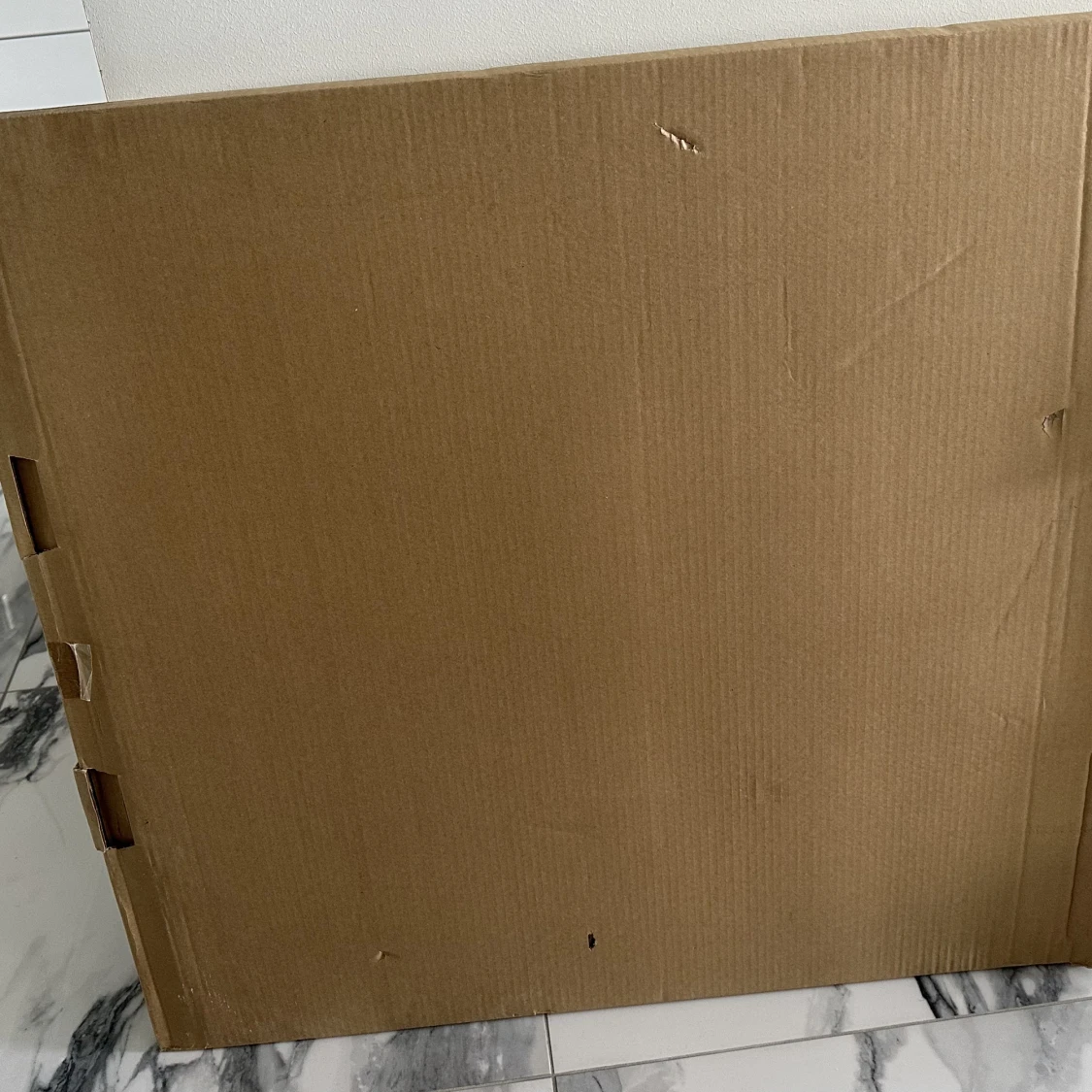 Helt nytt matbord med två stolar! Helt ny omonterad bord - 90