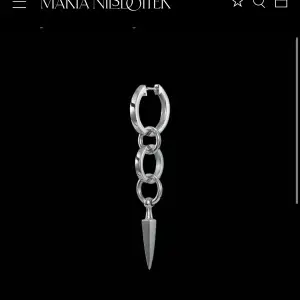 Säljer nu mitt Maria Nilsdotter örhänge. Fick det förra vintern i julklapp💘jättefint örhänge i silver, kan mötas upp i Stockholm. Orginalpris 2795 kr. Kan även vara intresserad av att byta till något i ungefär samma värde. 
