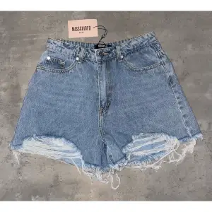 Helt nya jeans shorts från Missguided, stl.36. Har kvar lappen.