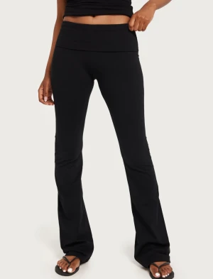 Soft Chill pants - Säljer dessa mjukisbyxor från Nelly i stolek M då dem är för stora på mig, endast använda ett fåtal gånger. 110 kr + frakt.