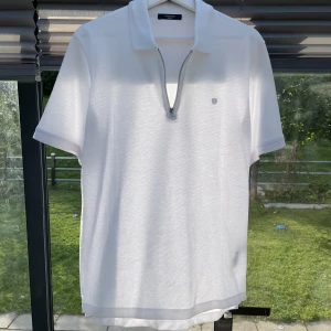 Jack & Jones piké  - Jack & Jones piké - Inga hål eller fläckar - skriv för frågor eller om du vill ha fler bilder eller vad som - samfraktar också om man är intresserad av mer grejer - köp dirket eller buda eller byten