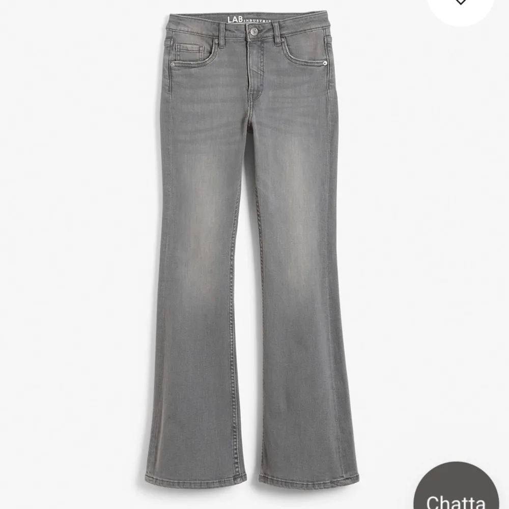 Jättesnygga midwaist jeans från Kappahl barnavdelningen. St 164 men passar större då dem är lite stretchiga. Använda 1 gång. Slut i nästan alla st utom 134 och 142. Jeans & Byxor.