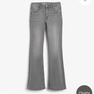 Jättesnygga midwaist jeans från Kappahl barnavdelningen. St 164 men passar större då dem är lite stretchiga. Använda 1 gång. Slut i nästan alla st utom 134 och 142