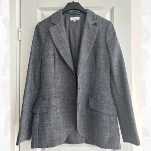 Kavaj - Grå kavaj i st 38 