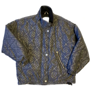 Cool vinterjacka  - Fett coolt vinterjacka! Inte sätt några defekter. Strlk 36