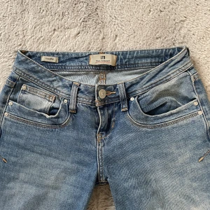 Ltb valerie jeans - Skitsnygga ltb valerie så väldigt bra skick, ingaa täcken på användning. Går nästan inte att få tag på nån stans. (Är inte 100% säker om de är dom på andra bilderna men tror de få de är väldigt lika!) Skriv för fler bilder ❤️