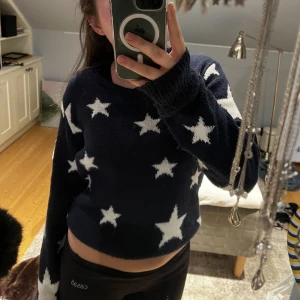 Boohoo stickad - Supersöt boohoo stickad perfekt till vintern! Den är s men skulle säga att den passar M också! 💞