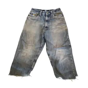 ett par tvär feta baggy jeans passar perfekt om du har skater/drainer stil. ❗️❗️❗️har samma passform som polar bigboys❗️❗️❗️