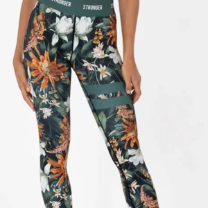 Stronger tights - Säljer mina stronger tights! Mycket bra skick, storlek Xs. Nypris: 799kr, mitt pris: 350kr! Skriv om du har någon fråga eller vill ha fler bilder! 💞