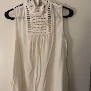 Blus - nästan oanvänd 