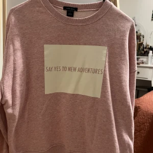 Bomull tröja  - Fin färg och detalj, helt ny