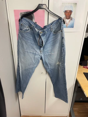 Carhartt- jeans - Vintage/retro, hål på vänstra knäet